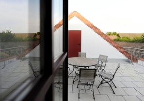 Suite, balkon, uitzicht op binnenplaats | Uitzicht vanaf balkon