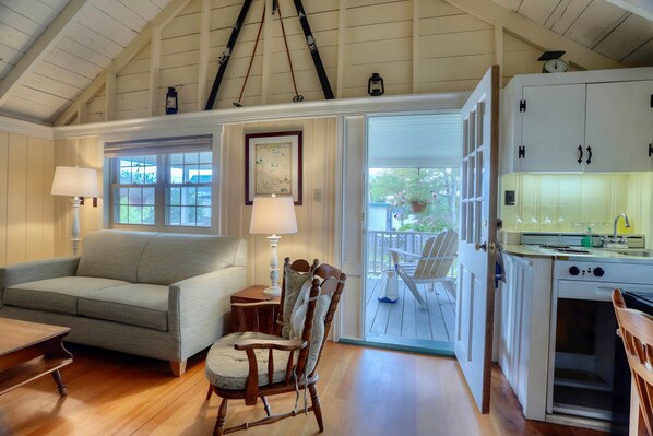 Televisio, takka, työhuone