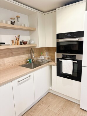 Fridge, microwave, oven, stovetop
