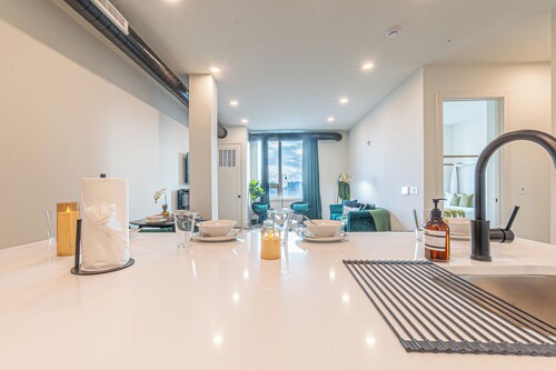 Vibrant Visit 4BR+4bath, Park 2 cars FREE, ✨10% OFF 7 days