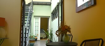 Between the City and the Hill: Constitución B