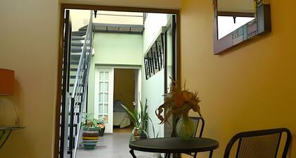 Between the City and the Hill: ConstituciĂłn B