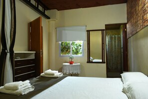 2 bedrooms, iron/ironing board, internet, bed sheets