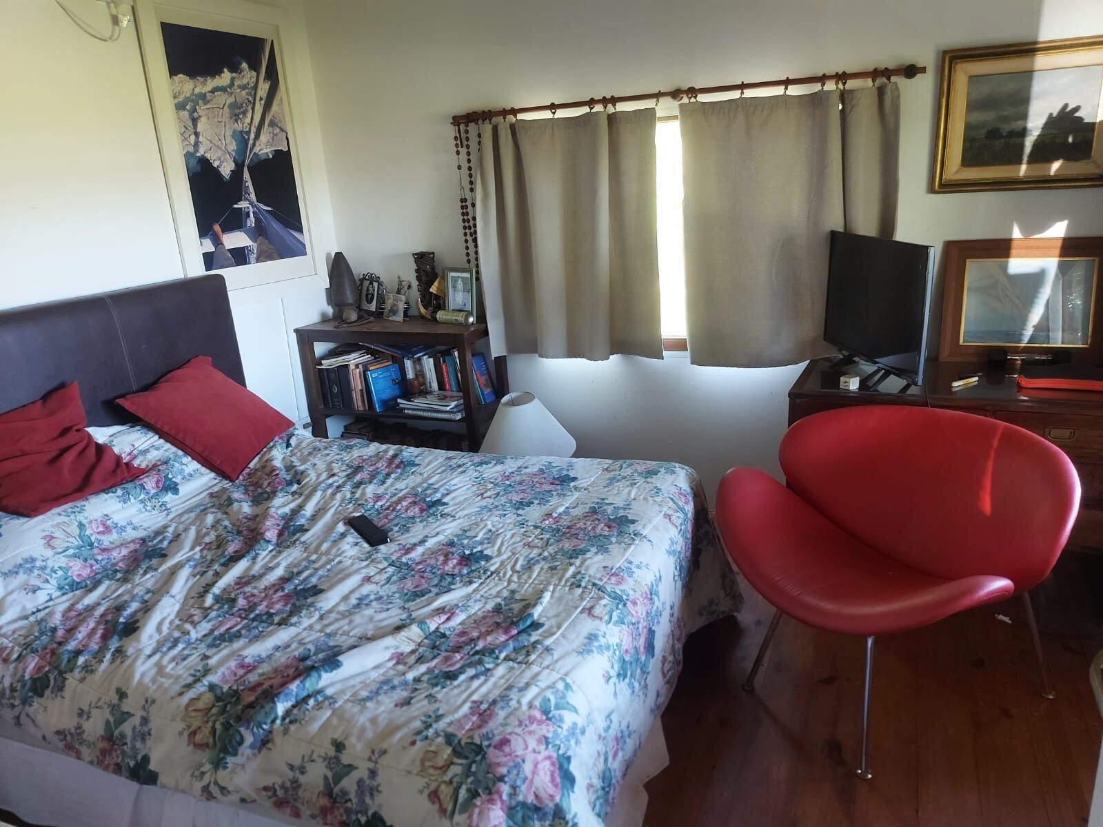 2 bedrooms, bed sheets