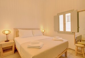 Comfort Apartment | Premium bedding, iron/ironing board, free WiFi, bed sheets - Erato City House (Santorini)