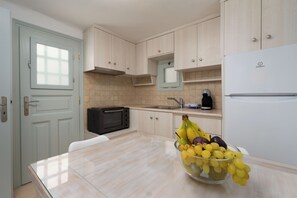 Comfort Apartment | Private kitchen | Fridge, oven, stovetop, cookware/dishes/utensils - Erato City House (Santorini)
