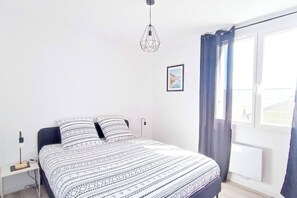 2 habitaciones, tabla de planchar con plancha, internet y ropa de cama 