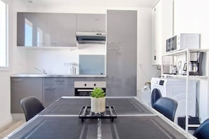 Fridge, microwave, oven, coffee/tea maker