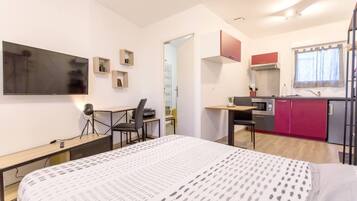 1 bedroom, iron/ironing board, internet, bed sheets