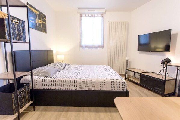 1 bedroom, iron/ironing board, Internet, bed sheets