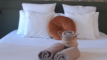 Traditional Triple Room, Private Bathroom, Bay View (Chambre rétro) | Free WiFi