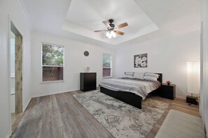 3 bedrooms, iron/ironing board, WiFi, bed sheets