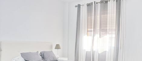 3 chambres, fer et planche à repasser, Wi-Fi, draps fournis