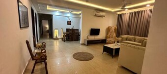 Private Oasis Garden Stunning 3 Bedroom Apartment