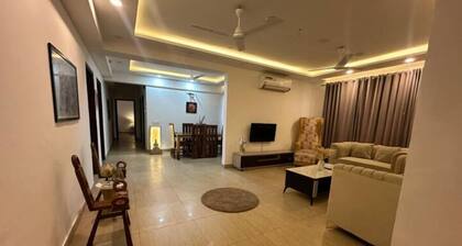 Private Oasis Garden Stunning 3 Bedroom Apartment