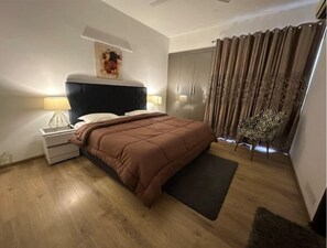 3 chambres, fer et planche à repasser, Wi-Fi, draps fournis