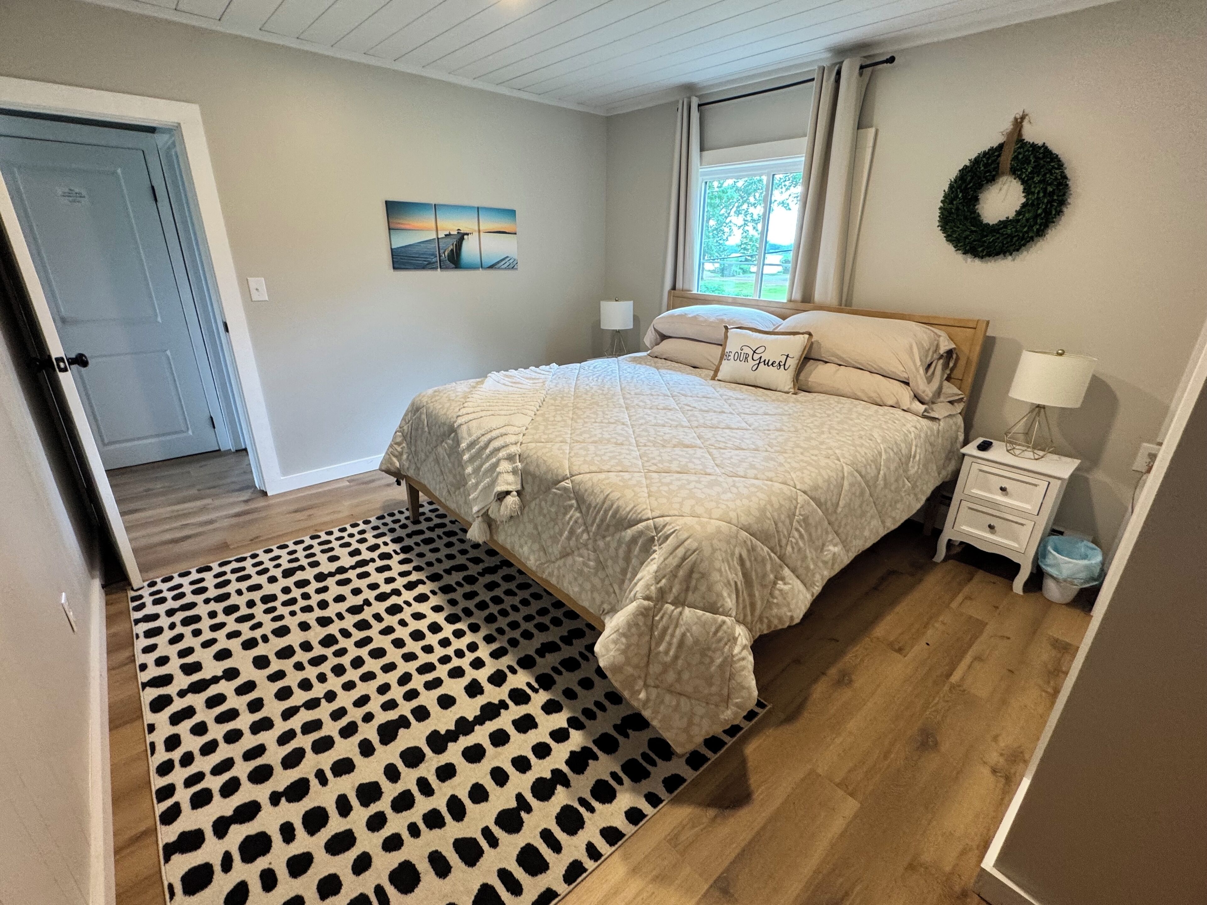 2 bedrooms, iron/ironing board, free WiFi, bed sheets