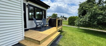 Spacious 2 BR Cottage house - Lake views - beach access.