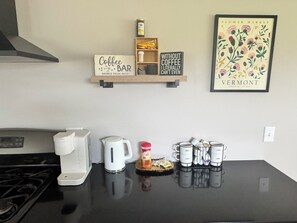 Fridge, microwave, oven, stovetop - Spacious 2 BR Cottage house - Lake views - beach access. (Colchester)