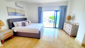 Loftsleilighet – superior, balkong, delvis havutsikt | Safe på rommet, individuelt dekorert og individuelt innredet