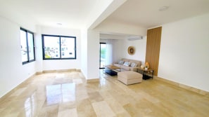 Superior Penthouse, Balcony, Partial Ocean View | Living area