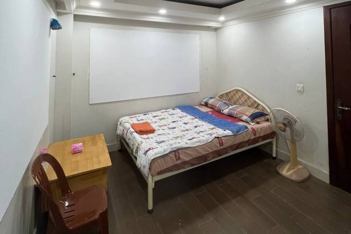 Basic Room, Non Smoking | Hypo-allergenic bedding available, WiFi (free)