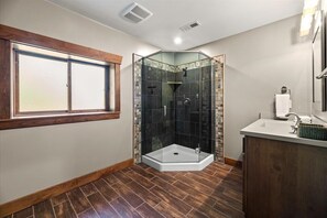 Douche, serviettes fournies