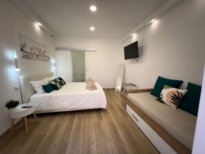 1 bedroom, iron/ironing board, WiFi, bed sheets - Cozy home in the center Catania 2 minutes square Teatro Massimo 6 minutes Duomo (Catania)