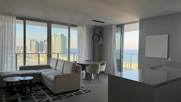 Appartement Deluxe, 2 chambres, balcon, vue baie | Coin séjour