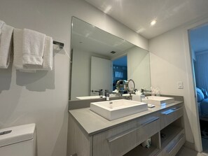 Deluxe Apartment, 2 Bedrooms, Balcony, Bay View | Bathroom | Free toiletries, hair dryer, towels, soap - 2201 (Hollywood)