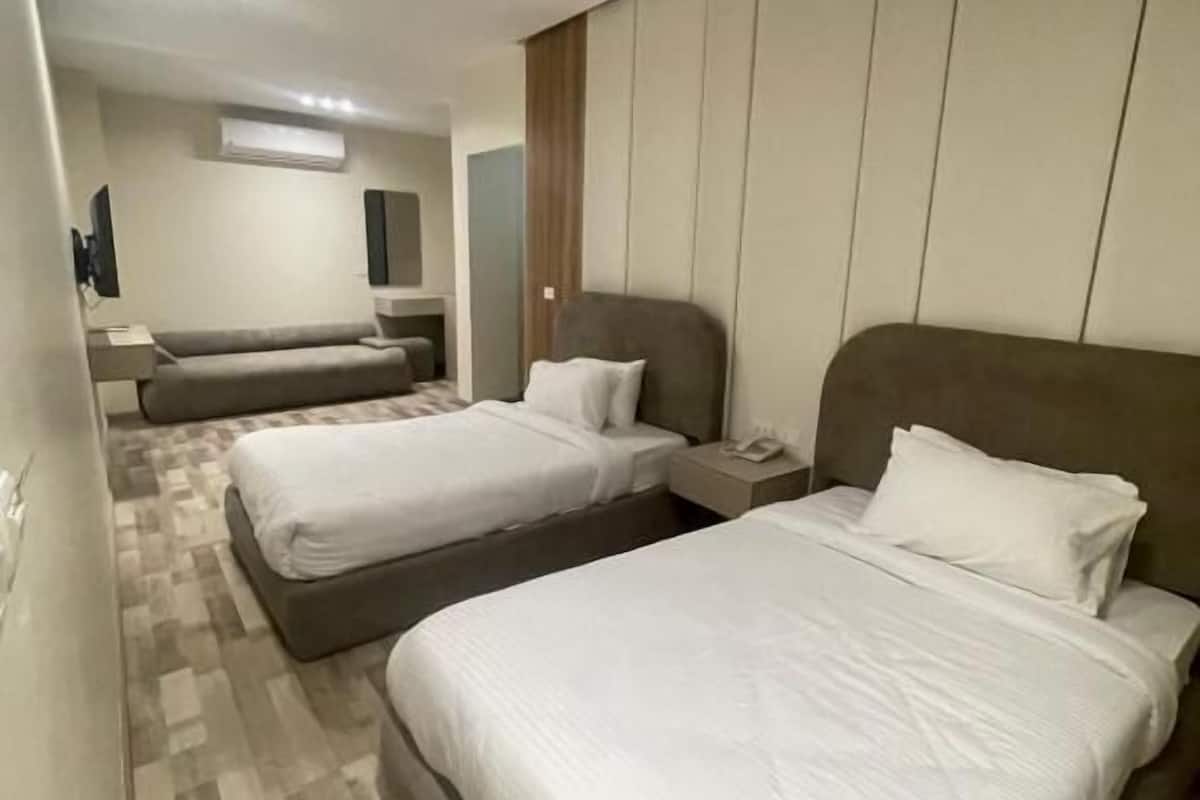 1 bedroom, premium bedding, minibar, in-room safe
