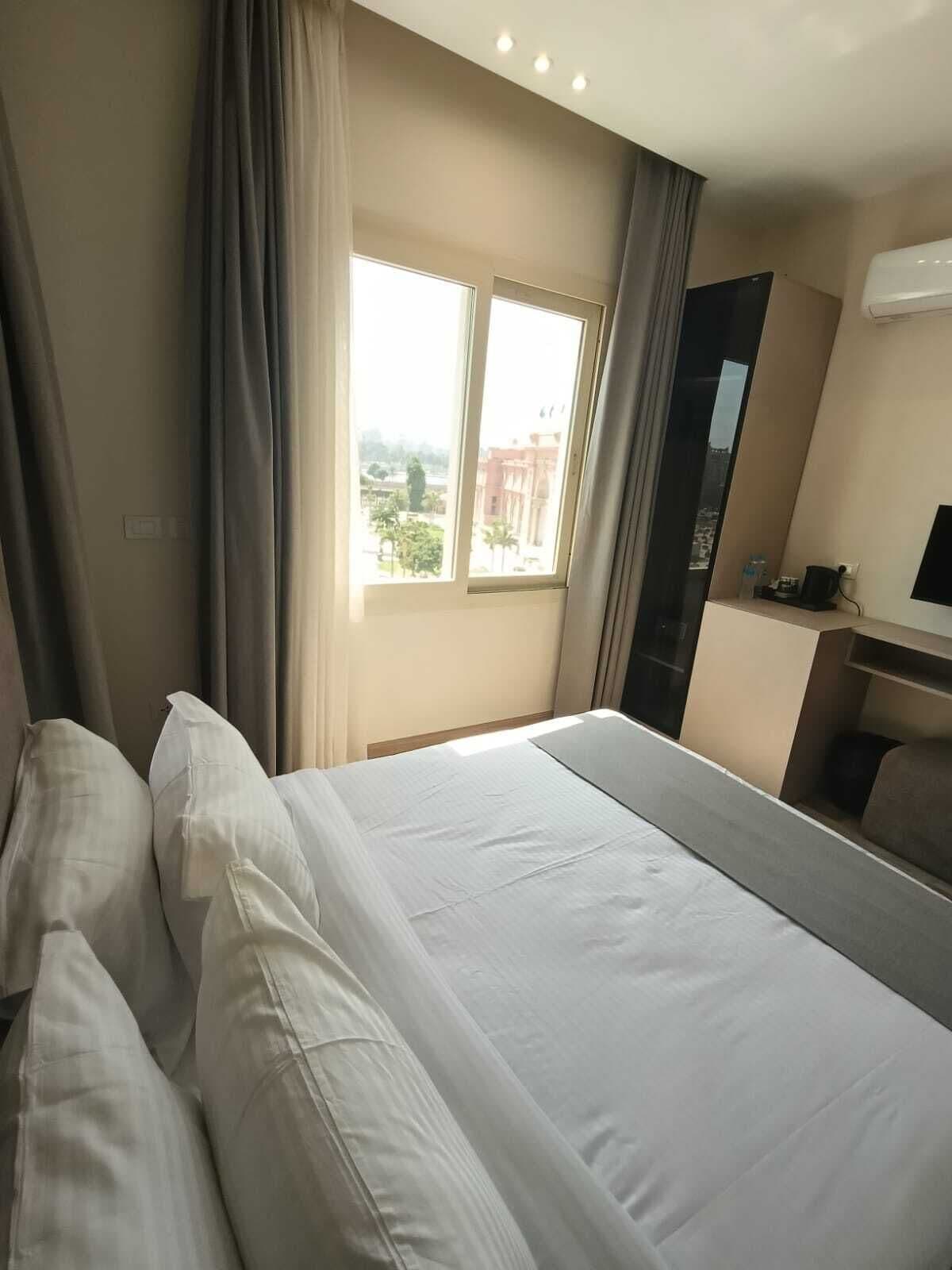 Luxe beddengoed, een minibar, een kluis op de kamer, een bureau