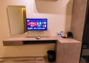 1 bedroom, premium bedding, minibar, in-room safe