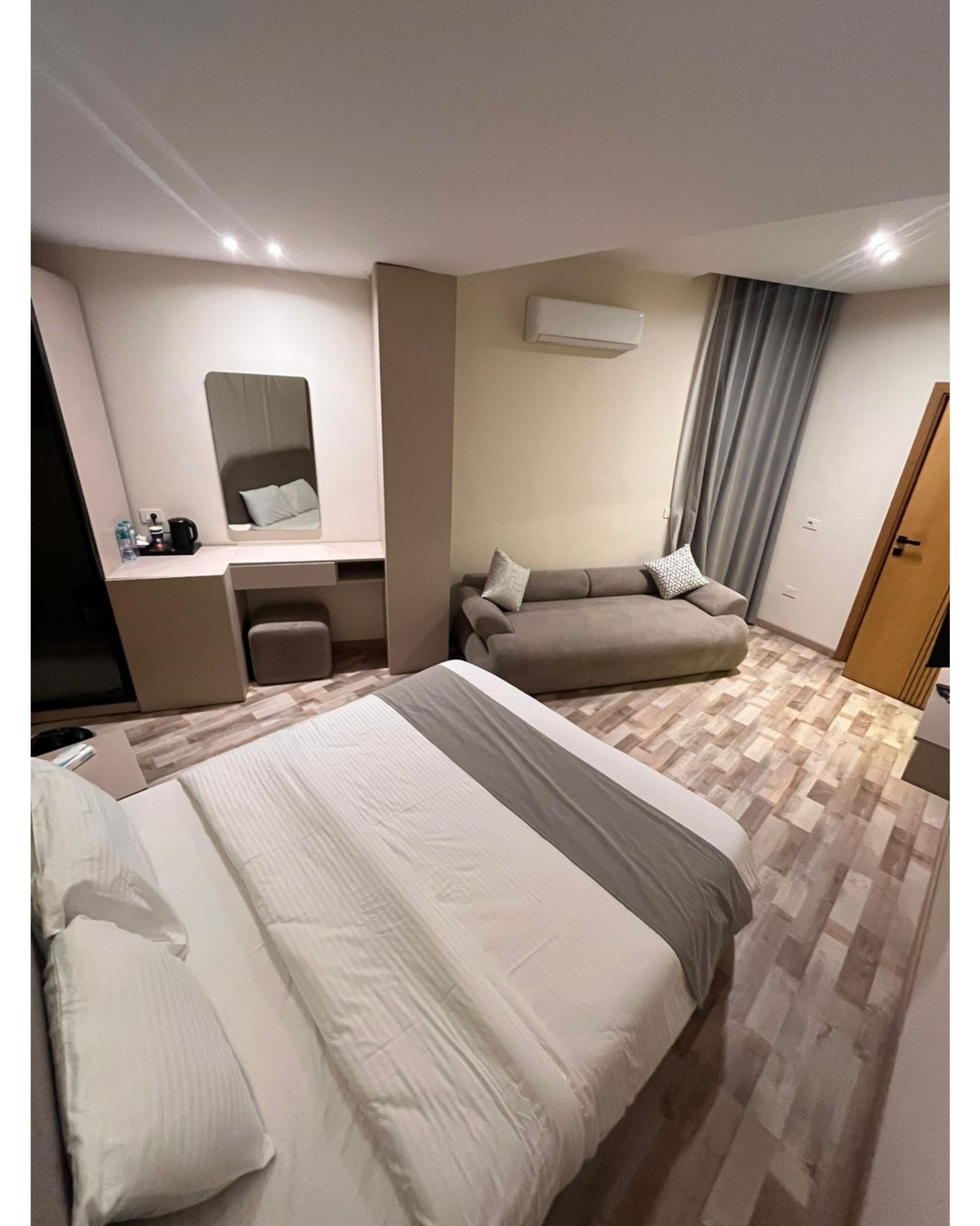 Superior Double Room | Ropa de cama de alta calidad, minibar, caja fuerte y escritorio