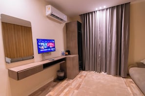 Triple Room with City View