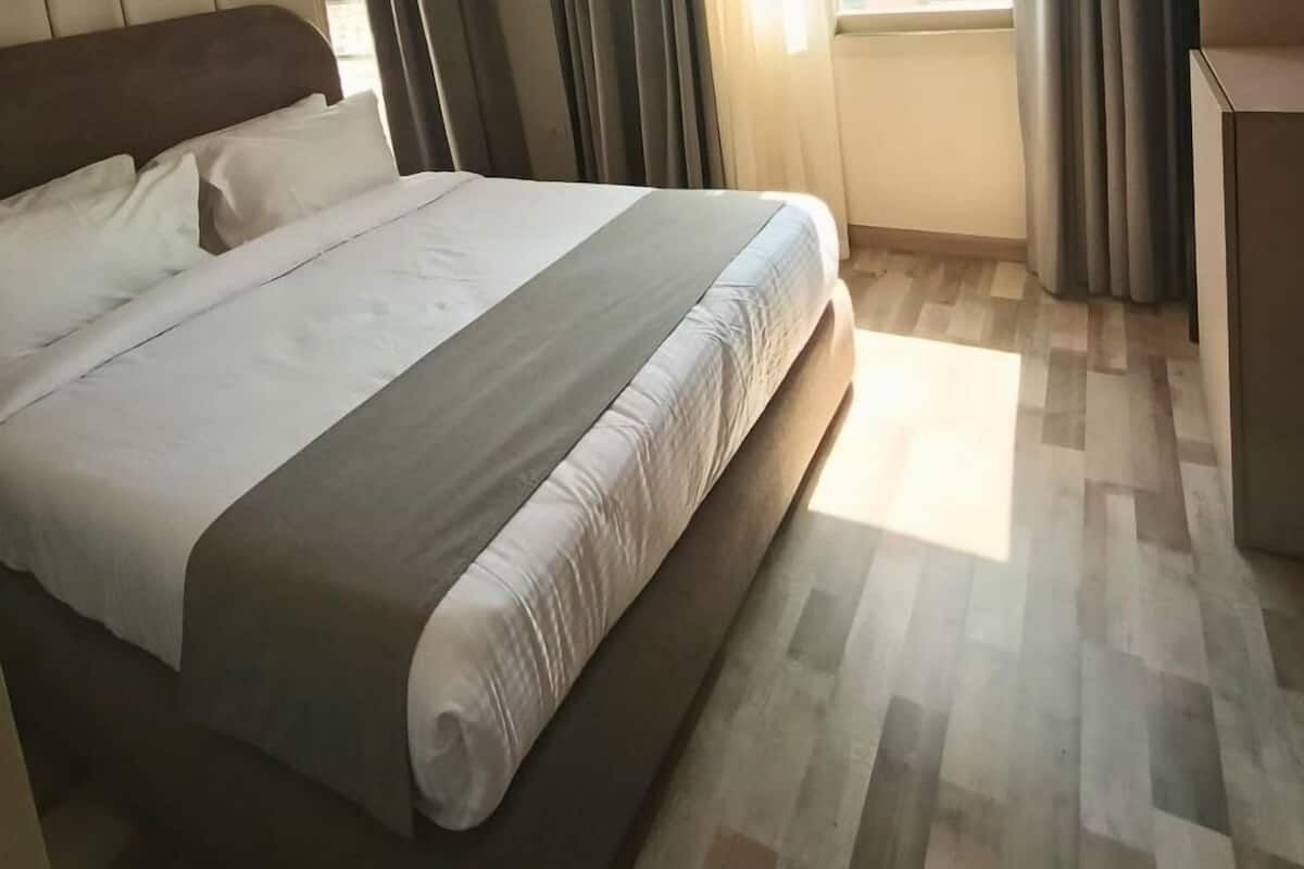1 bedroom, premium bedding, minibar, in-room safe