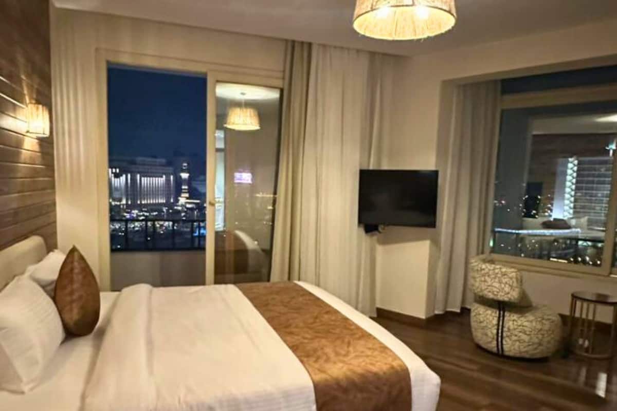 Superior Queen Room Panoramic View | Premium bedding, minibar, in-room safe, desk