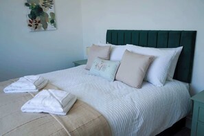 3 bedrooms, iron/ironing board, free WiFi, bed sheets - Park House - 3 Bed Townhouse in Portsoy (Portsoy)