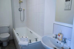 Hair dryer, towels - Park House - 3 Bed Townhouse in Portsoy (Portsoy)