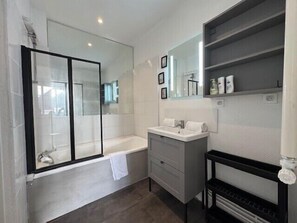 Hair dryer, towels - Central apartment with balcony - castle view (Caen)