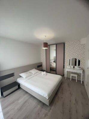 2 chambres, fer et planche à repasser, Wi-Fi, draps fournis