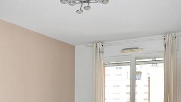 2 bedrooms, iron/ironing board, bed sheets