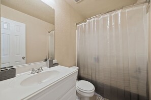 Hair dryer, towels, soap, toilet paper - Tidy 2 Bedroom home Near Lackland AFB, Sea World (San Antonio)