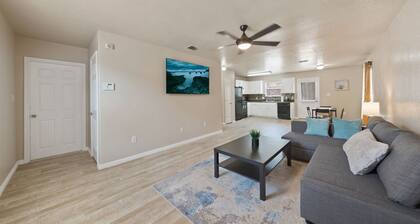 Tidy 2 Bedroom home Near Lackland AFB, Sea World