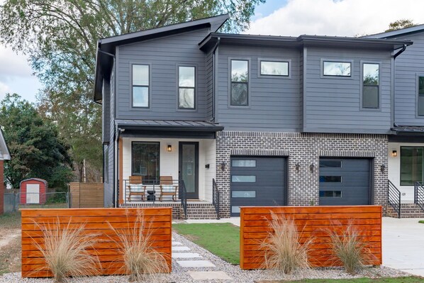 Exterior - Designer Home w/ Luxury Bedding Outside Seating and Fenced Yard (Raleigh)