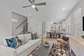 Smart TV, computer monitors - Designer Home w/ Luxury Bedding Outside Seating and Fenced Yard (Raleigh)