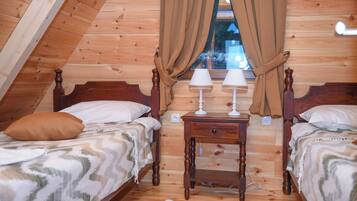 2 soverom, skrivebord, strykejern/-brett og wi-fi (inkludert)