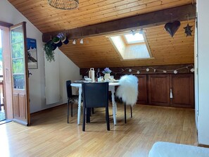 Dining - 50m from resort center, 3rd floor, balcony, parking, tv, ski locker, 25m², Le Grand Bornand (Le Grand-Bornand)