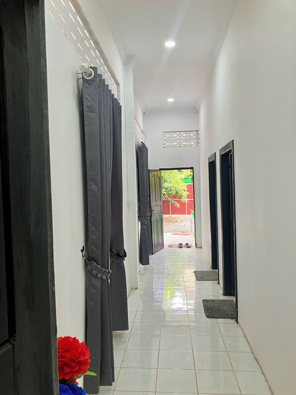 Hallway - Mangifrata (Battambang)
