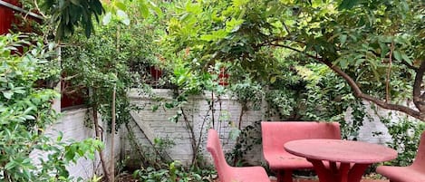 Casa família, sacada, vista para o jardim | Terraço/pátio